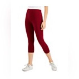 Petite Mid-Rise Basic Capri Leggings